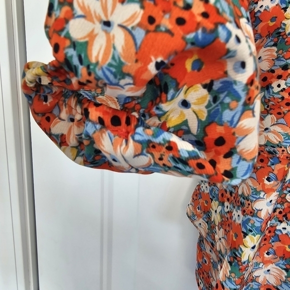 Endless Rose size small floral romper with back opening and tie around neck - Picture 9 of 15